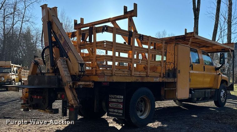 image for item NN9362 2004 Chevrolet  C8500 Crew Cab flatbed truck