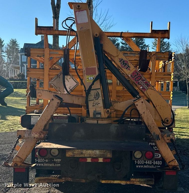 image for item NN9362 2004 Chevrolet  C8500 Crew Cab flatbed truck