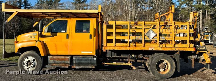 image for item NN9362 2004 Chevrolet  C8500 Crew Cab flatbed truck