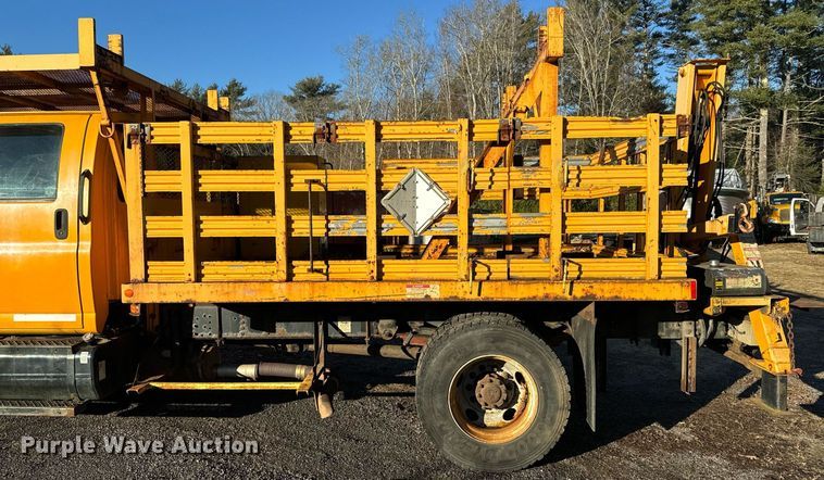 image for item NN9362 2004 Chevrolet  C8500 Crew Cab flatbed truck