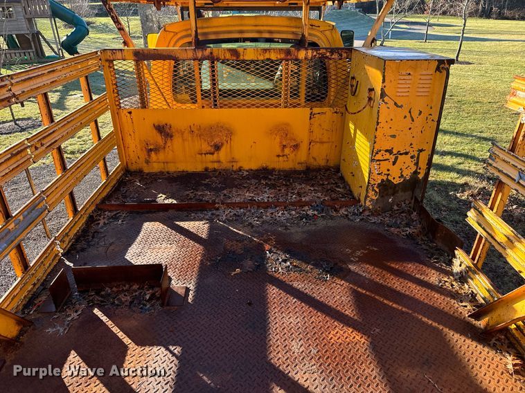 image for item NN9362 2004 Chevrolet  C8500 Crew Cab flatbed truck