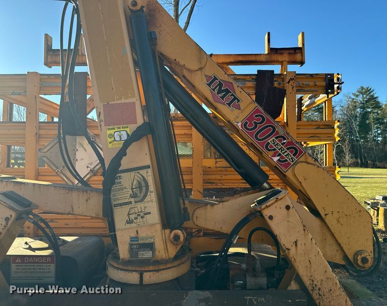 image for item NN9362 2004 Chevrolet  C8500 Crew Cab flatbed truck