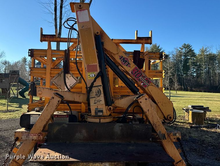 image for item NN9362 2004 Chevrolet  C8500 Crew Cab flatbed truck