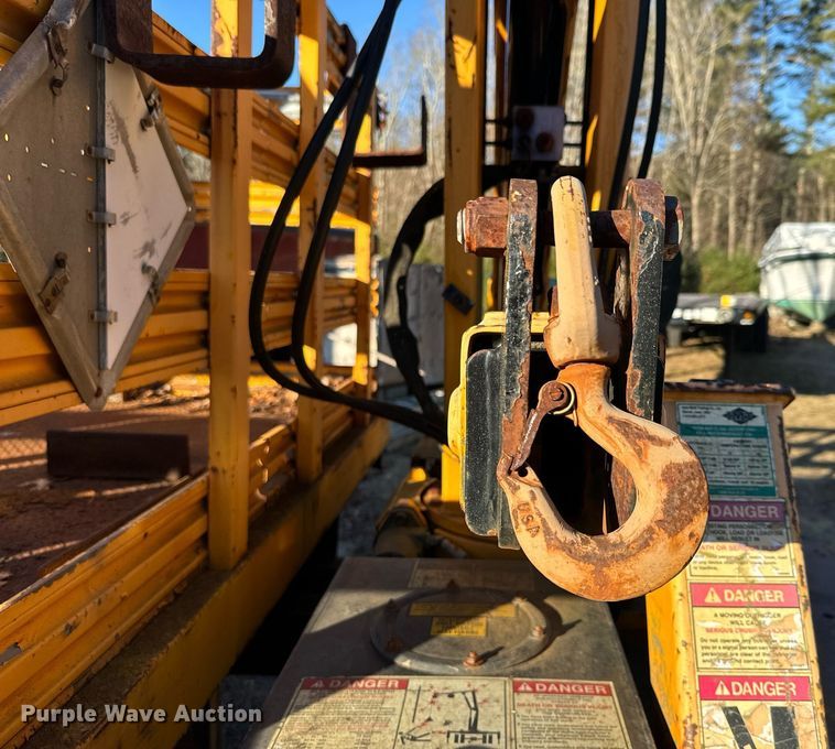 image for item NN9362 2004 Chevrolet  C8500 Crew Cab flatbed truck