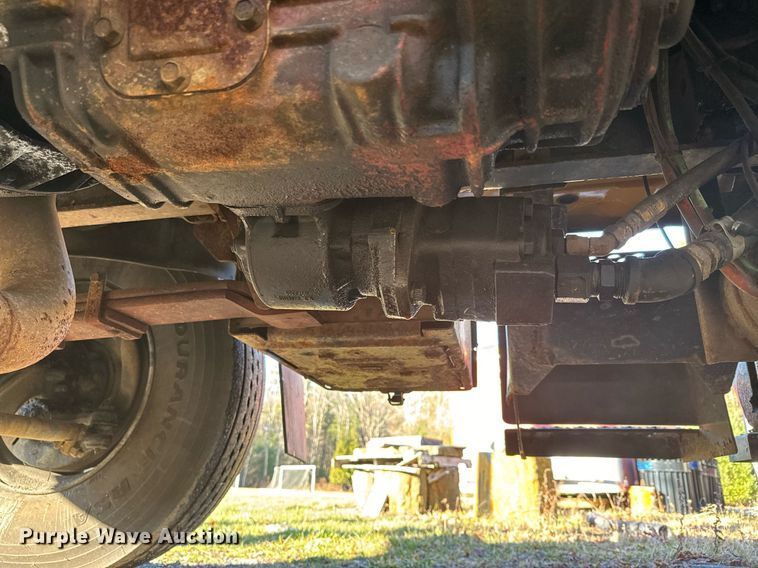 image for item NN9362 2004 Chevrolet  C8500 Crew Cab flatbed truck