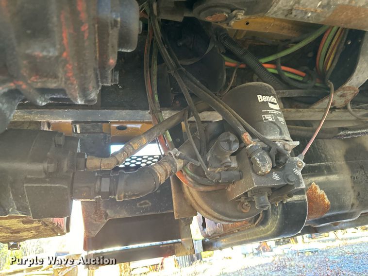 image for item NN9362 2004 Chevrolet  C8500 Crew Cab flatbed truck