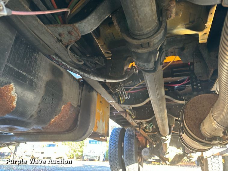 image for item NN9362 2004 Chevrolet  C8500 Crew Cab flatbed truck