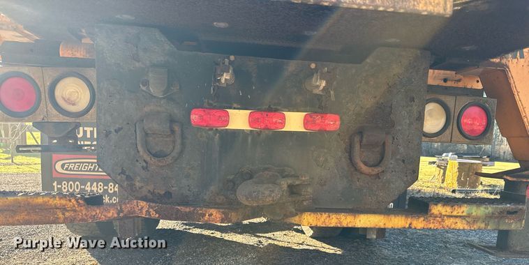 image for item NN9362 2004 Chevrolet  C8500 Crew Cab flatbed truck