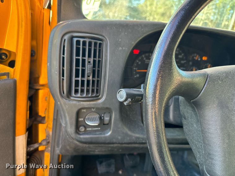 image for item NN9362 2004 Chevrolet  C8500 Crew Cab flatbed truck