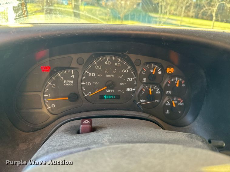 image for item NN9362 2004 Chevrolet  C8500 Crew Cab flatbed truck