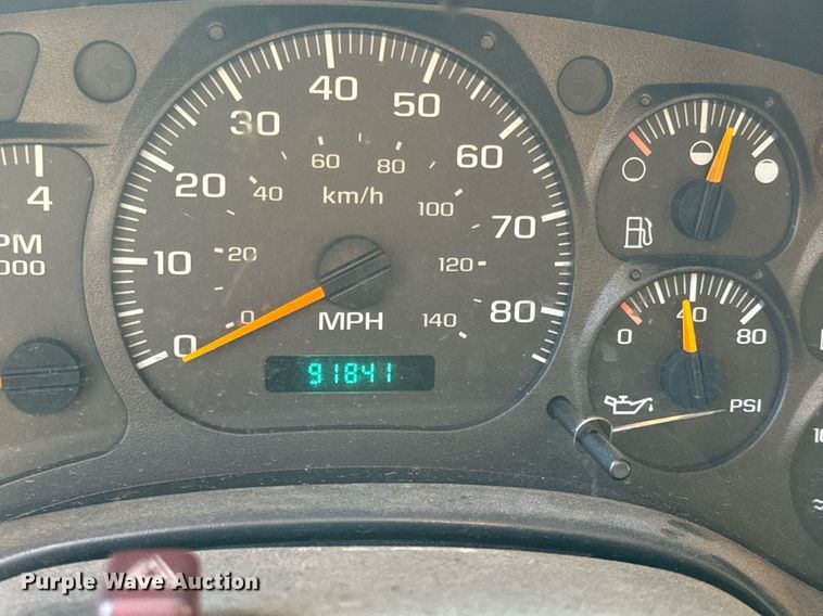 image for item NN9362 2004 Chevrolet  C8500 Crew Cab flatbed truck