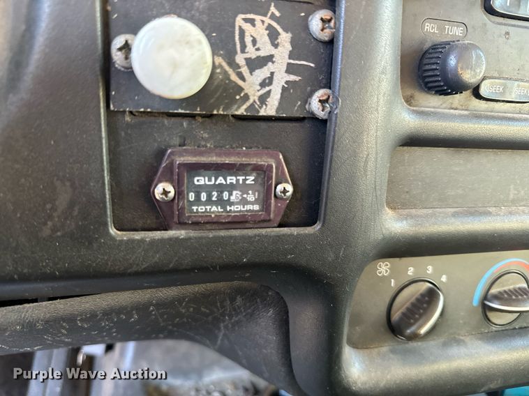 image for item NN9362 2004 Chevrolet  C8500 Crew Cab flatbed truck