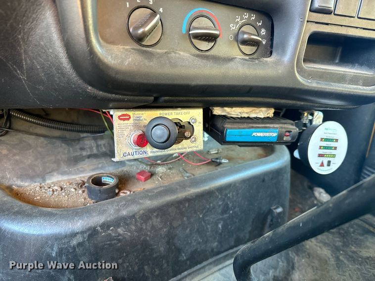 image for item NN9362 2004 Chevrolet  C8500 Crew Cab flatbed truck