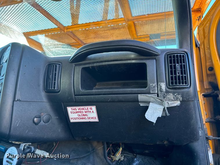 image for item NN9362 2004 Chevrolet  C8500 Crew Cab flatbed truck