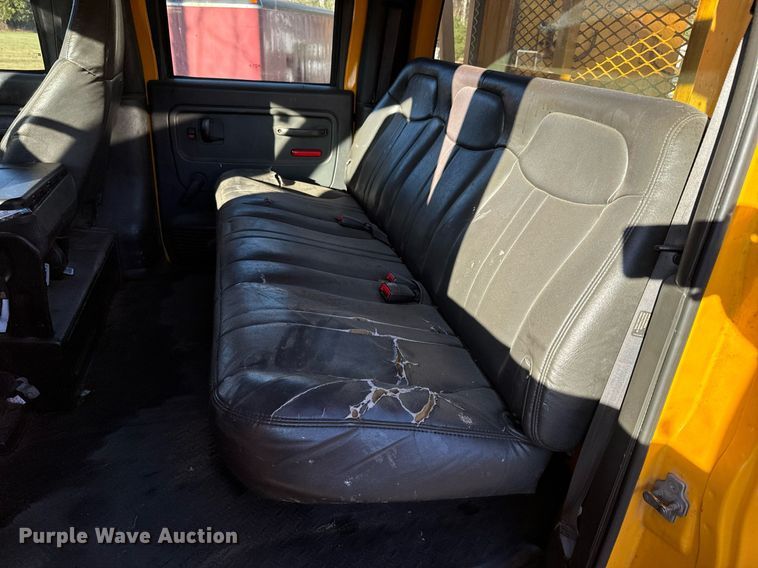 image for item NN9362 2004 Chevrolet  C8500 Crew Cab flatbed truck