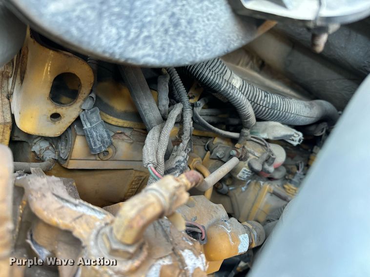 image for item NN9362 2004 Chevrolet  C8500 Crew Cab flatbed truck