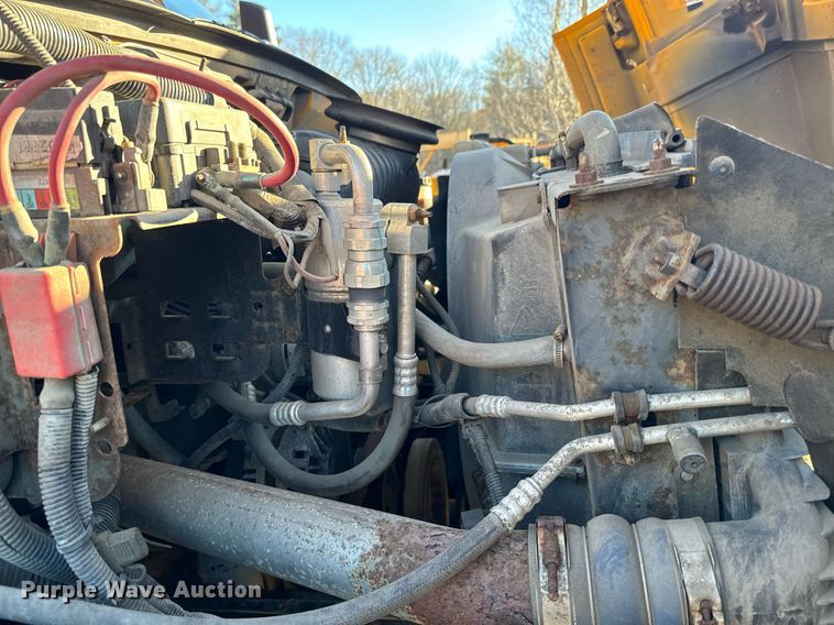 image for item NN9362 2004 Chevrolet  C8500 Crew Cab flatbed truck