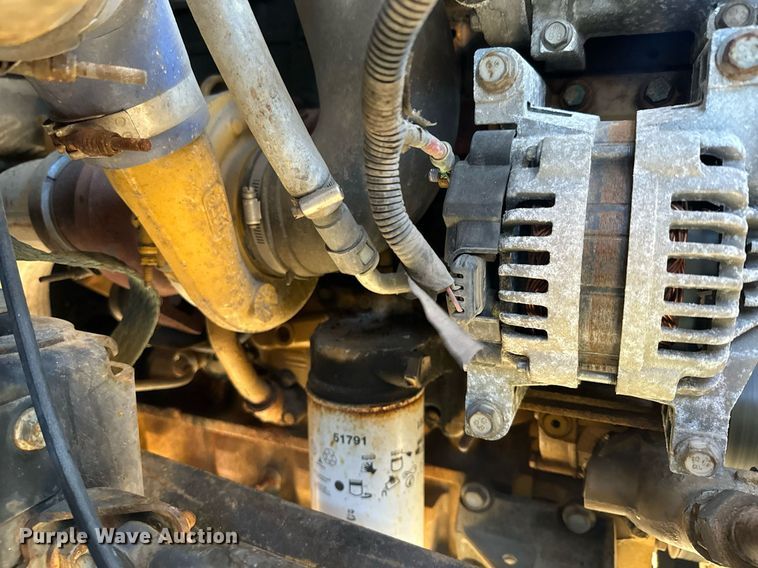 image for item NN9362 2004 Chevrolet  C8500 Crew Cab flatbed truck