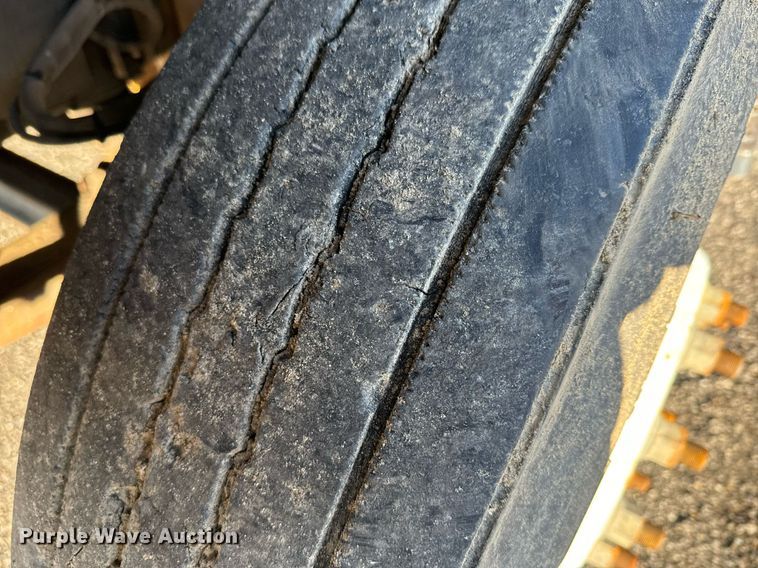 image for item NN9362 2004 Chevrolet  C8500 Crew Cab flatbed truck