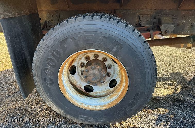 image for item NN9362 2004 Chevrolet  C8500 Crew Cab flatbed truck