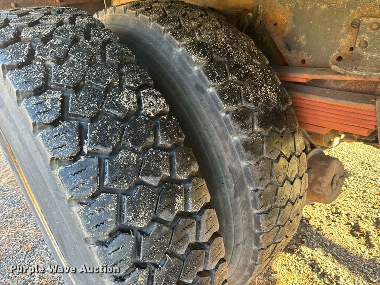 image for item NN9362 2004 Chevrolet  C8500 Crew Cab flatbed truck