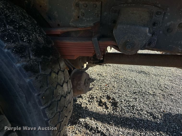 image for item NN9362 2004 Chevrolet  C8500 Crew Cab flatbed truck