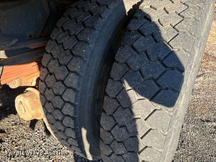 image for item NN9362 2004 Chevrolet  C8500 Crew Cab flatbed truck