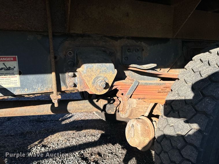 image for item NN9362 2004 Chevrolet  C8500 Crew Cab flatbed truck