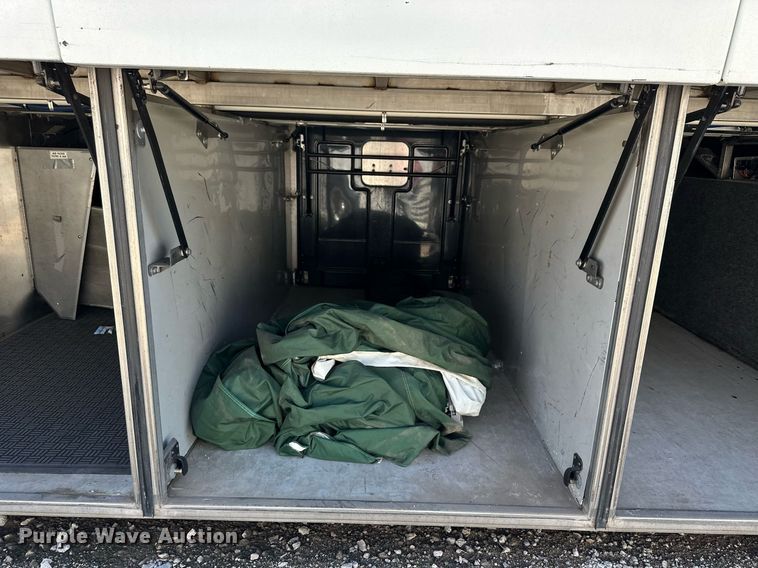 image for item NP9647 1997 Prevost H3-45 coach bus