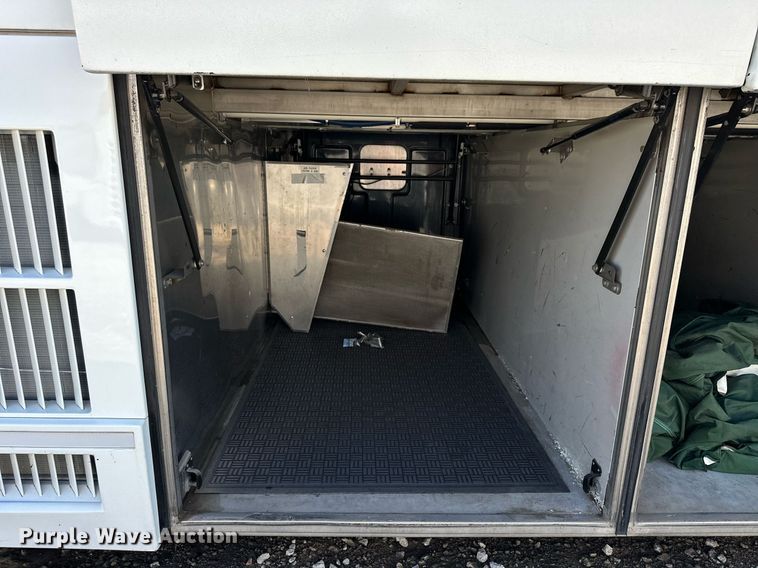 image for item NP9647 1997 Prevost H3-45 coach bus