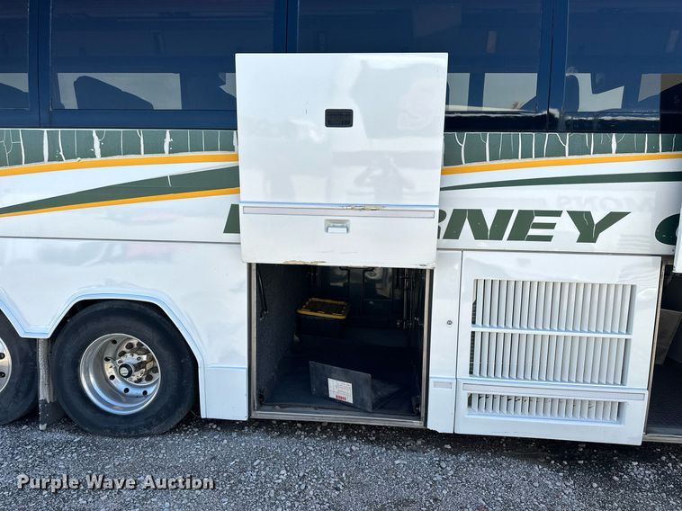 image for item NP9647 1997 Prevost H3-45 coach bus