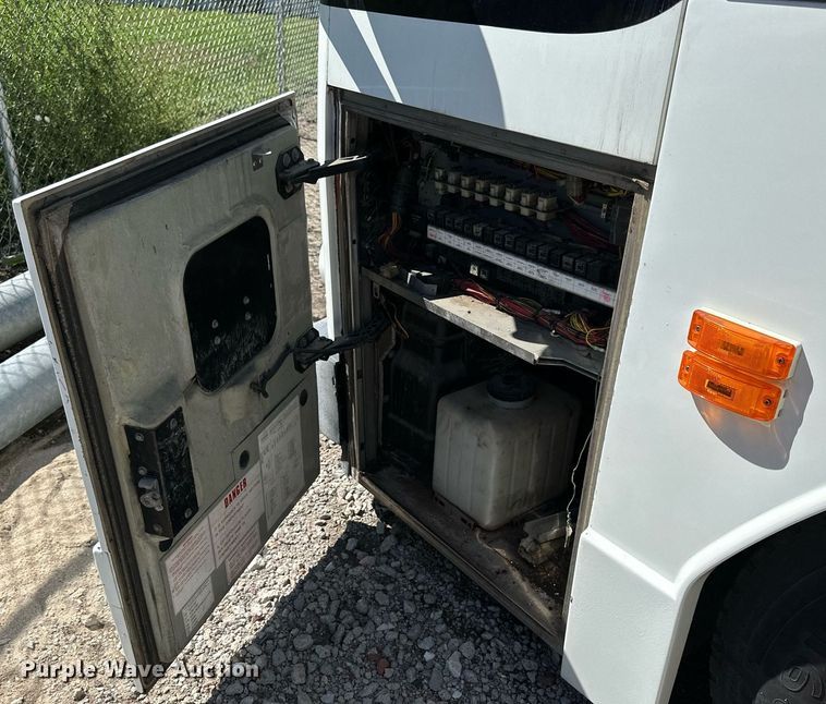 image for item NP9647 1997 Prevost H3-45 coach bus