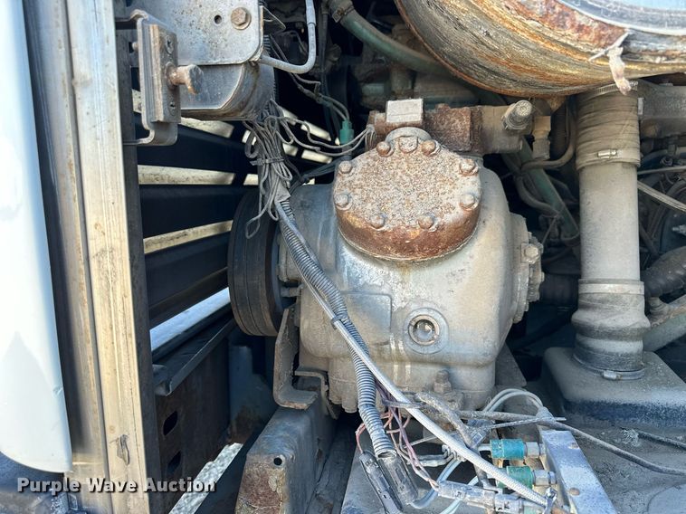 image for item NP9647 1997 Prevost H3-45 coach bus