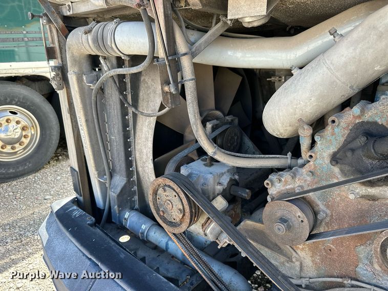 image for item NP9647 1997 Prevost H3-45 coach bus