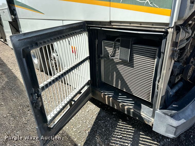 image for item NP9647 1997 Prevost H3-45 coach bus