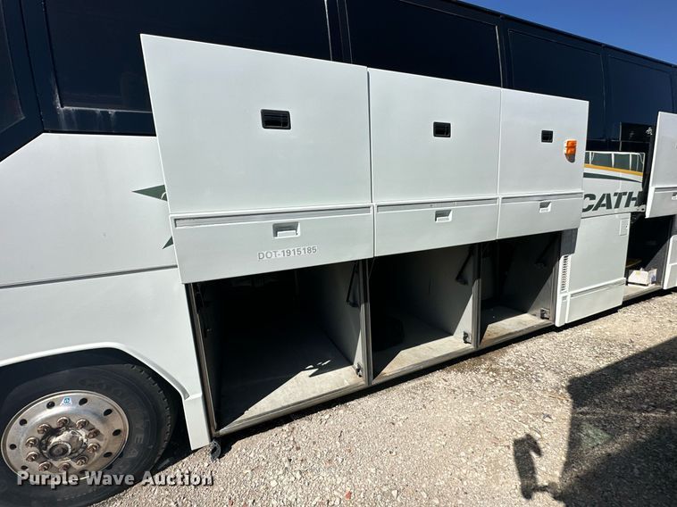image for item NP9647 1997 Prevost H3-45 coach bus