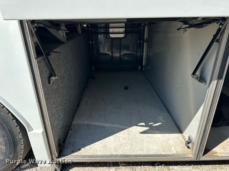 image for item NP9647 1997 Prevost H3-45 coach bus