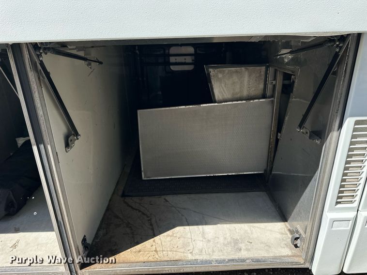 image for item NP9647 1997 Prevost H3-45 coach bus