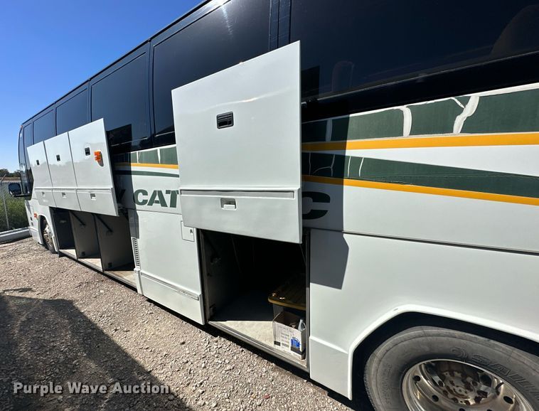 image for item NP9647 1997 Prevost H3-45 coach bus