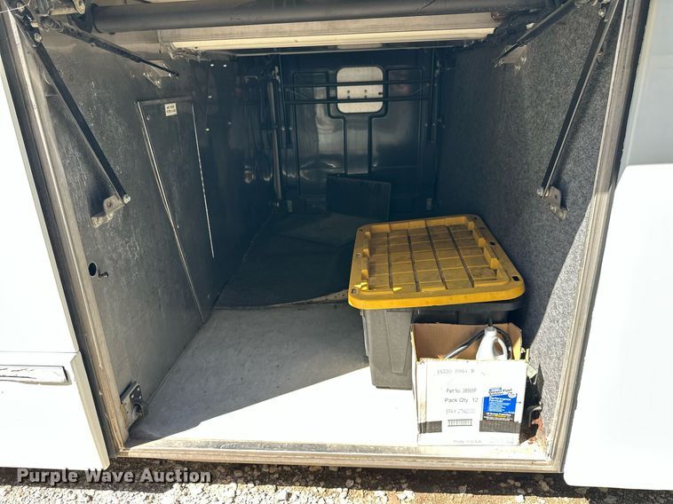 image for item NP9647 1997 Prevost H3-45 coach bus