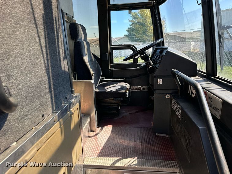 image for item NP9647 1997 Prevost H3-45 coach bus