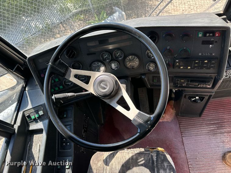 image for item NP9647 1997 Prevost H3-45 coach bus