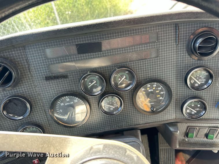 image for item NP9647 1997 Prevost H3-45 coach bus