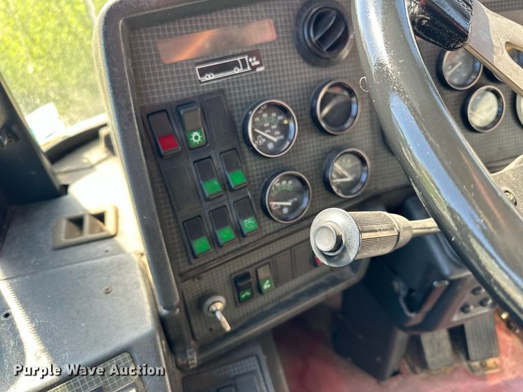 image for item NP9647 1997 Prevost H3-45 coach bus