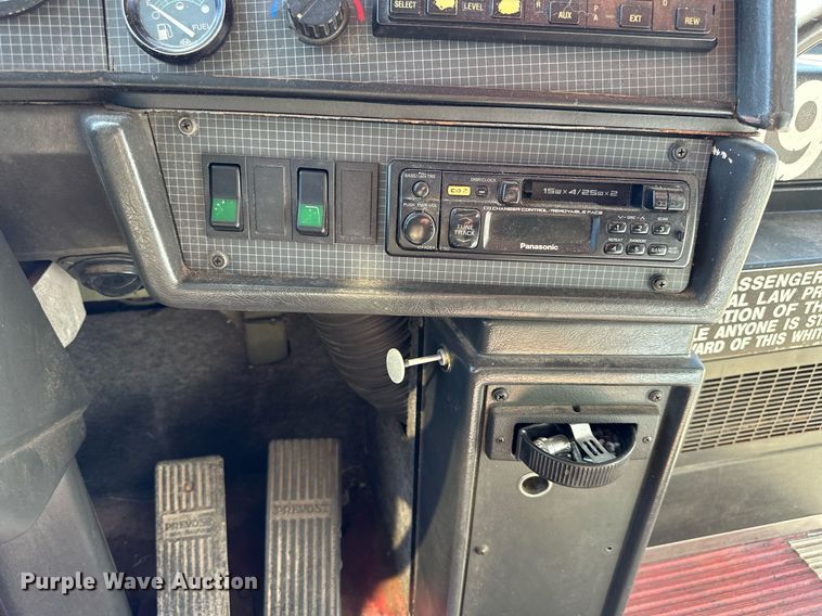 image for item NP9647 1997 Prevost H3-45 coach bus