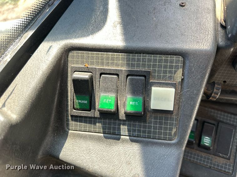 image for item NP9647 1997 Prevost H3-45 coach bus