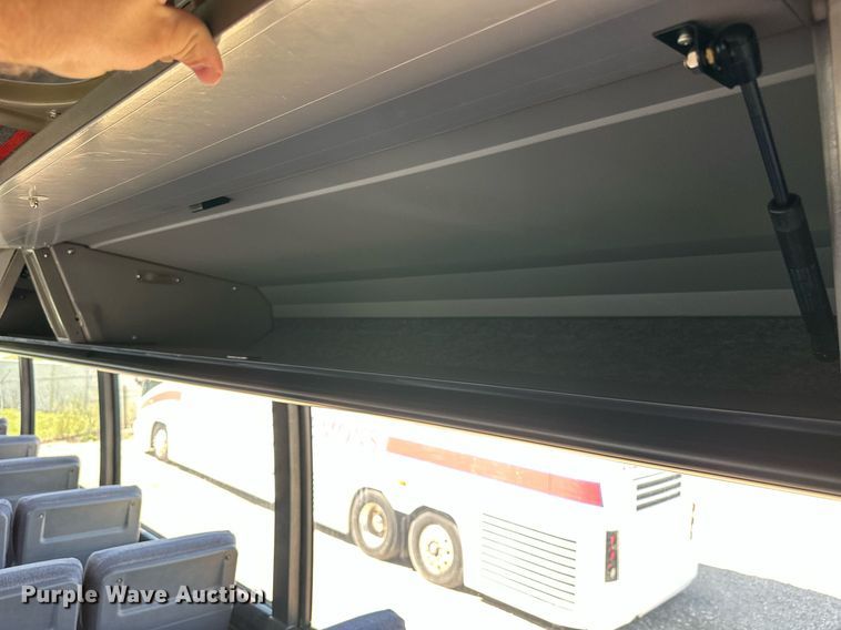 image for item NP9647 1997 Prevost H3-45 coach bus