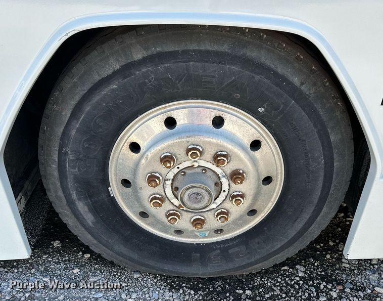 image for item NP9647 1997 Prevost H3-45 coach bus