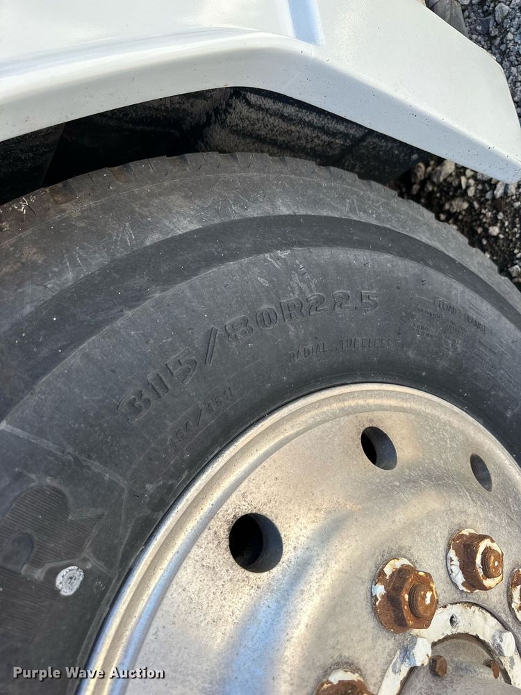 image for item NP9647 1997 Prevost H3-45 coach bus