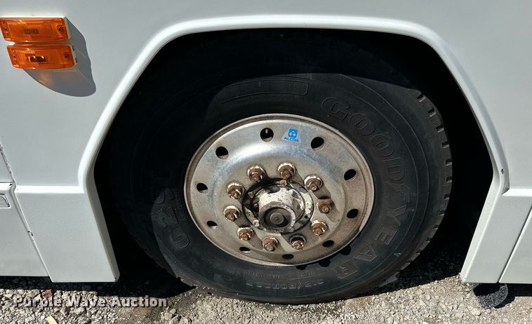 image for item NP9647 1997 Prevost H3-45 coach bus